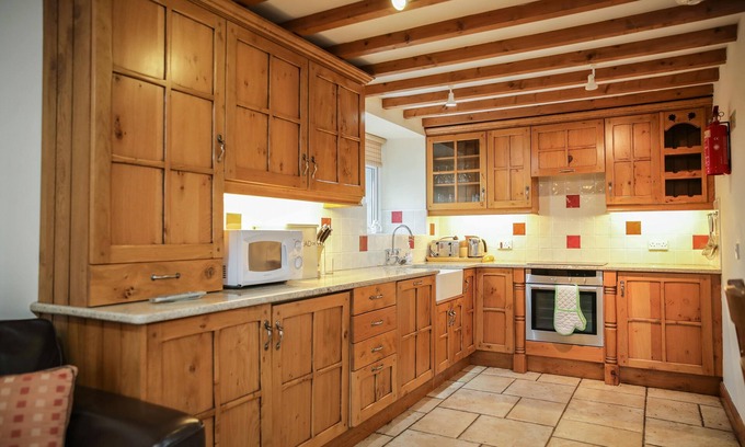 Rhyd-y-clafdy Cottage | CRAFNANT Cottage: 2 Bedrooms with Pool and Spa Amenities