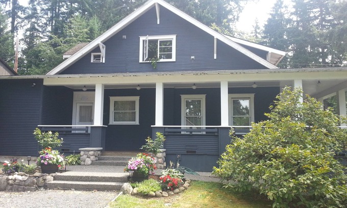 Olde Town House | Family-Friendly Craftsman Duplex in Old Town Issaquah