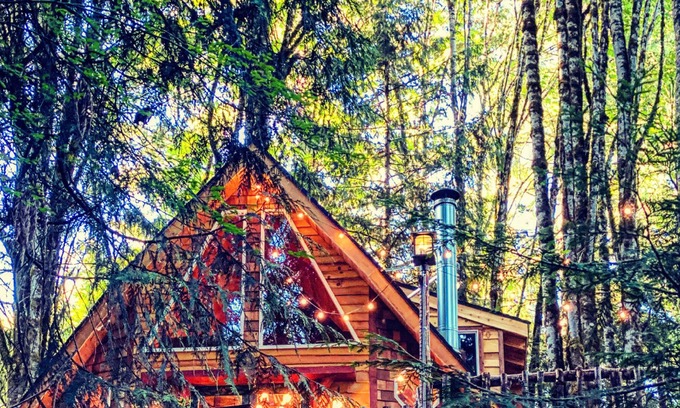 Clatskanie Ski Chalet | Cozy Craftsman European Chalet with River and Ocean Views