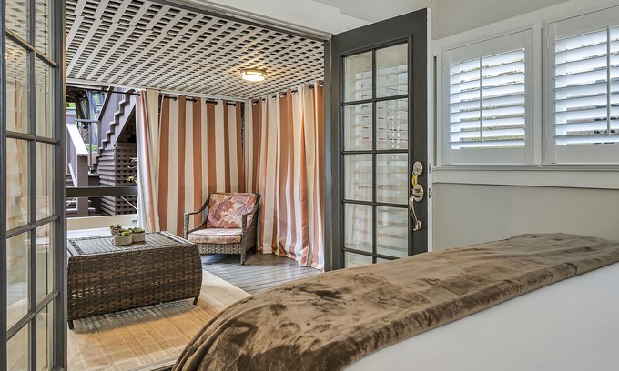 Calistoga Bed & Breakfast | Inviting Craftsman Inn: Rated 9/10 with Hot Tub & Breakfast