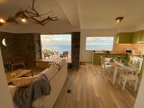 Nordeste House | Inviting Craftsman's House: Pet Friendly & Rated 9.2/10