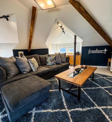 Willmar Apartment | CRAFTSMAN UPSTAIRS with impressive attic!