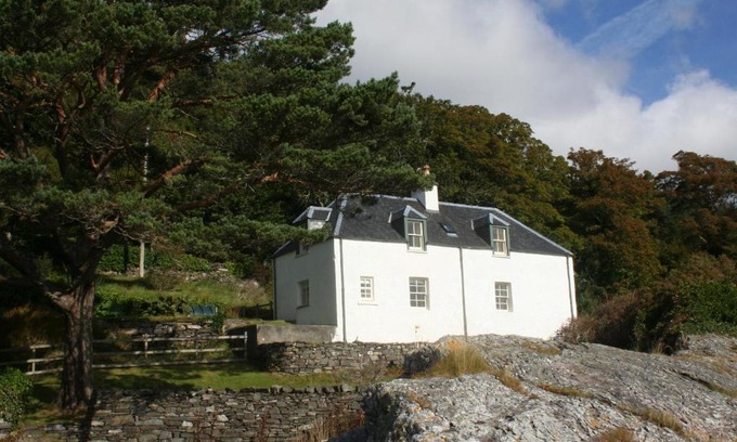 Balmacara House | Pet-Friendly Craggan Cottage in Balmacara - 4 Star Stay