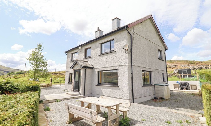 Capel Celyn Cottage | Pet-Friendly Craigrhonwy: Unique Holiday Cottage in Bala