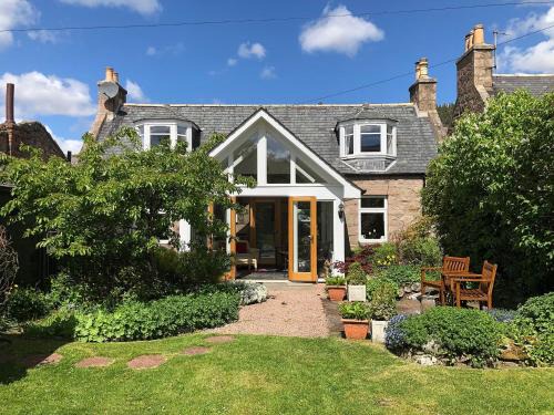 Ballater House | Discover Craigclunie: Family-Friendly Retreat with Hot Tub