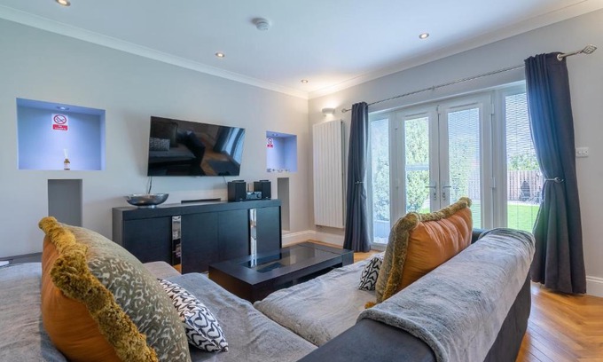 Bonnybridge House | Oceanfront Craigey Beach Home with Spa & Top Guest Ratings