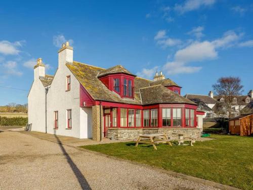 Latheronwheel House | Discover Craiglea Lodge: Oceanfront Retreat with Hot Tub
