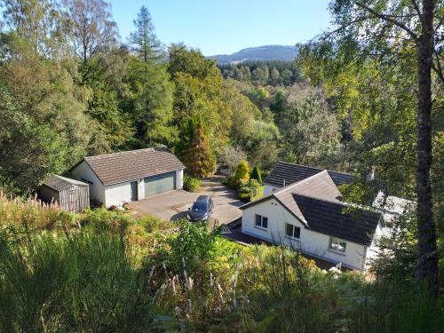 Killin House | Discover Craignavie Cottage: Pet-Friendly Retreat Awaits