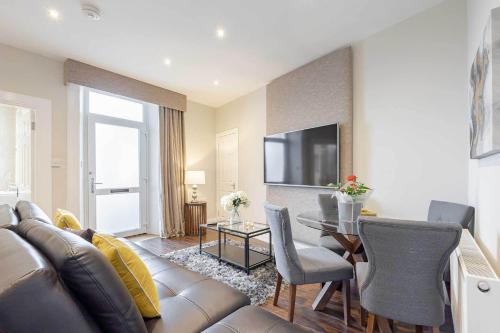 Falkirk Apartment | Pet-Friendly Craignish Apartments with Pool & High Ratings