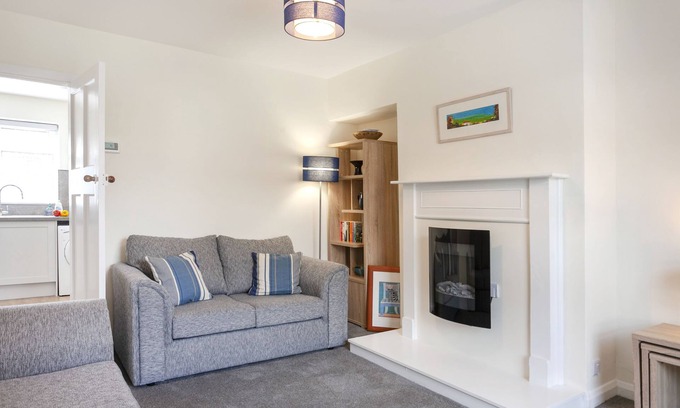 Hockley Apartment | Family-Friendly Cranbrook Street: 3-Bedroom Serviced Apartment