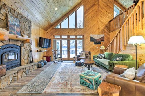 Crandon House | Family-Friendly Crandon Cabin with Boat Dock & Deck Access