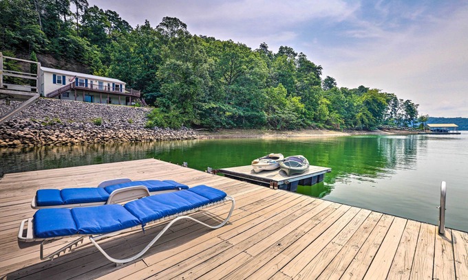 Crane Hill House | Experience Crane's Nest: Kayaks & Family-Friendly Fun