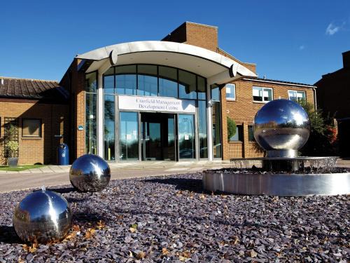 Cranfield Hotel | Accessible Comfort at Cranfield Management Development Centre