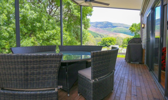 Wandiligong House | Exceptional Cranmore Cottage - Pet Friendly & Family-Oriented