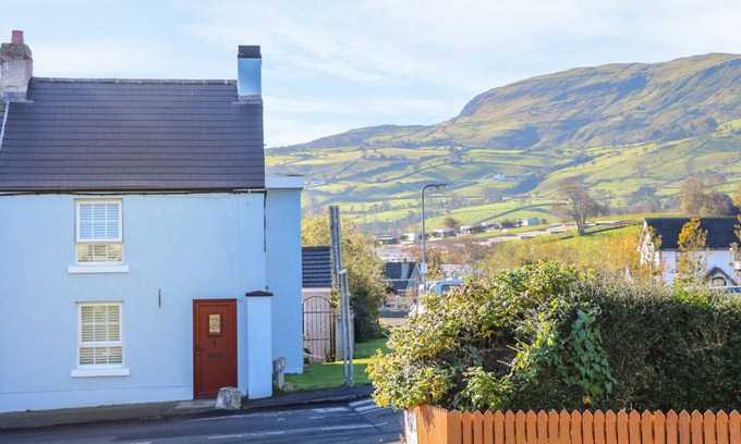Carnlough Cottage | Pet-Friendly Cranny Corner Cottage with Oceanfront Views
