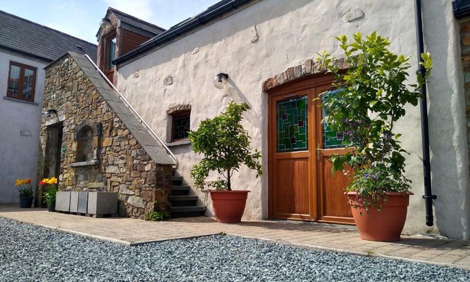 Narberth House | Family-Friendly Retreat at Cranny - Rated 9/10 by Guests