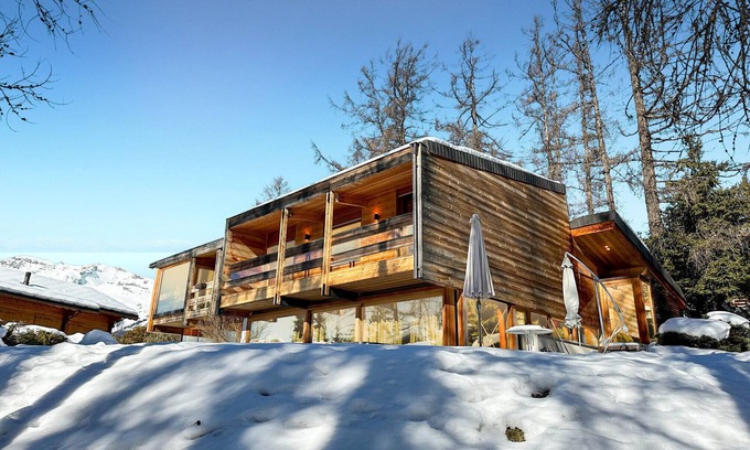 Lens Ski Chalet | Discover Crans Montana sous les Etoiles with Family Amenities