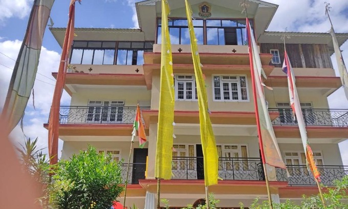 Pelling House | Cozy Crassula Blue Moon Resort in Pelling for Families