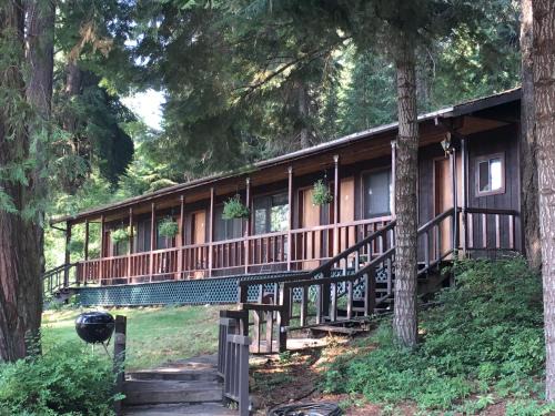 Rocky Point Resort | Pet-Friendly Retreat at Crater Lake Gateway-Rocky Point Resort