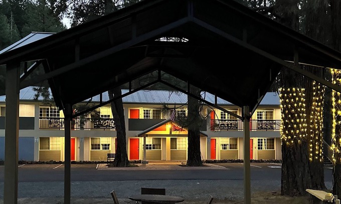 Klamath Lake Hotel | Experience Crater Lake Gateway - Family-Friendly Comfort