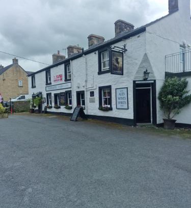 Ingleton Hotel | Discover Craven Heifer: Pet-Friendly and Family Welcoming