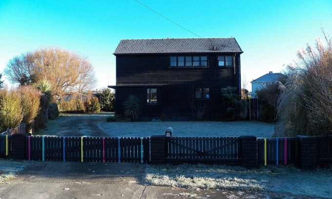 Invercargill House | Welcoming Crawfords Retreat: Family-Friendly with Pool Access