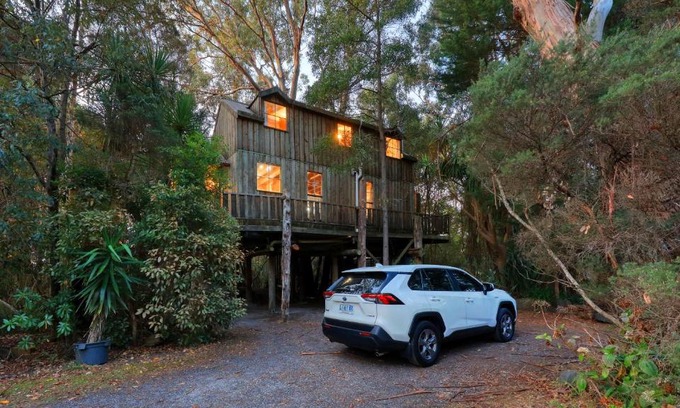 Crayfish Creek Resort | Relax at Crayfish Creek Van & Cabin Park with Ocean Views