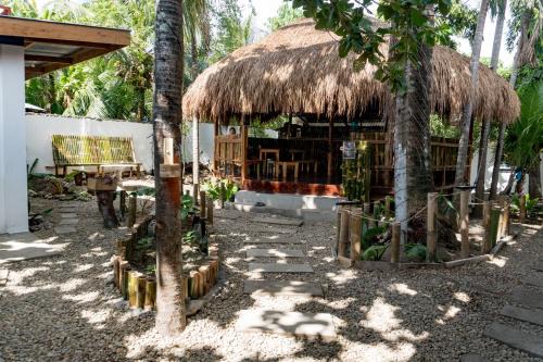Basdiot Hostel | Discover Crazy Bears Hostel: Top-Rated with Breakfast & Accessibility