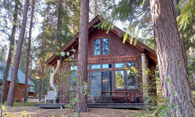 Mazama Cabin | Guest Rated 10/10: Crazy Squirrels Cabin with Pool Access