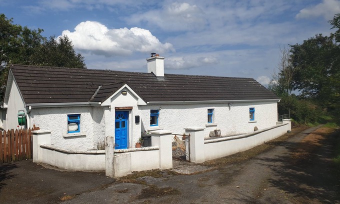 Keadue Cottage | Historic Crean Cottage: Pet-Friendly Retreat with Pool