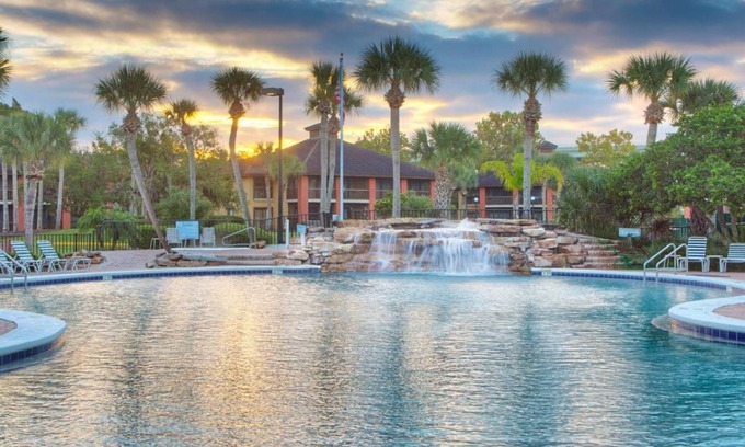 Palm Coast Hotel | Create Family Memories at Stylish Accommodations Near Hammock Beach