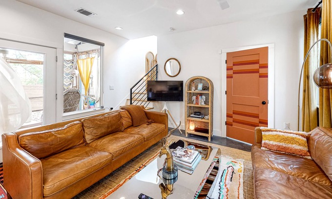 Blackshear-Prospect Hill House | Creative & Cozy | Walkable East Austin Locale | Screened Porch, Fenced Yard