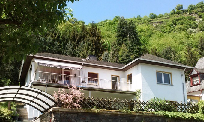 Mainz-Bingen Apartment | creative house for groups / seminars (8 persons +) 130m2, sun and Rhine view