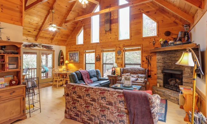 McCaysville Cabin | Relax at Creek Bend Escape: Hot Tub & River Views Await!