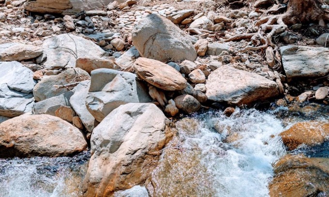 Old Fort Cabin | Cozy Creek Cabin with Spa, Breakfast & Child-Friendly Amenities