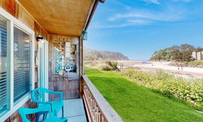 Neskowin Condo | Idyllic Creekfront Condo with Beach Access and Ocean Views