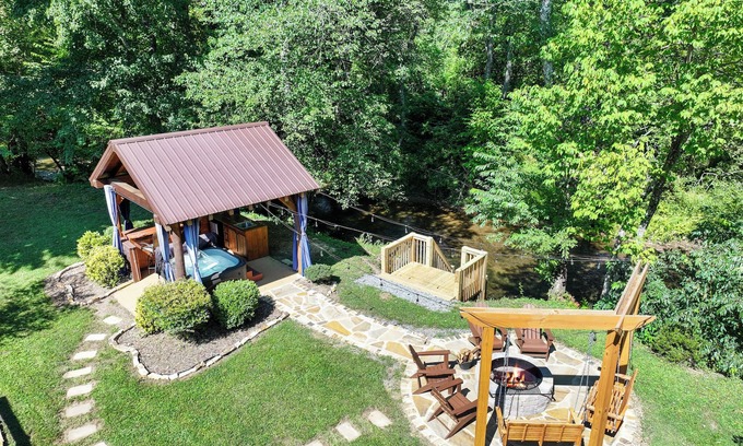 Blue Ridge Cabin | Creekfront Retreat: Hot Tub, Game Room & Scenic Views