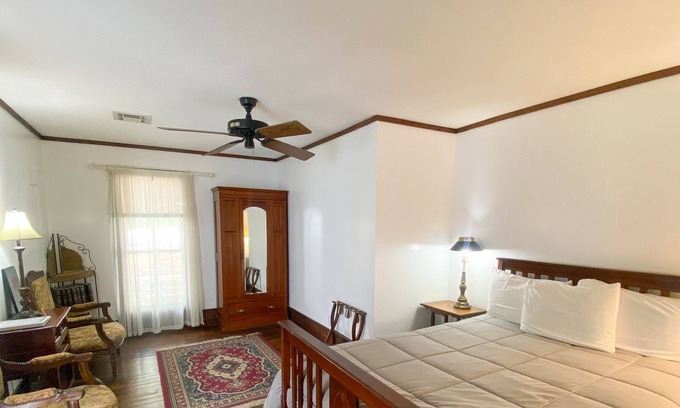 Salado Apartment | Creekside Baines Suite