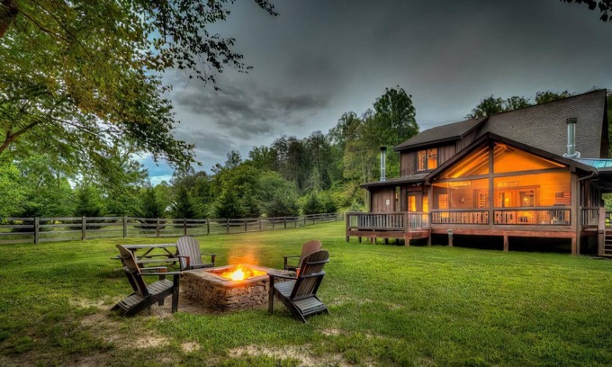 Mineral Bluff House | Idyllic Creekside Cabin Near Blue Ridge - Guest Rated 9.8