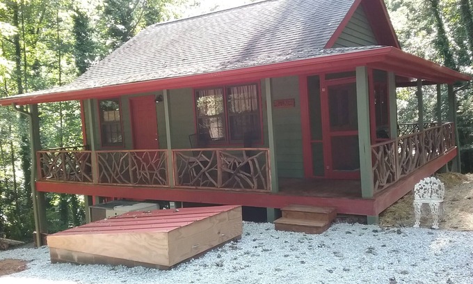 Clayton Cabin | Idyllic Creekside Cabin Near Hiking Trails & Waterfalls