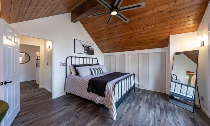 Shaver Lake Cabin | Pet-Friendly Creekside Cabin with Breakfast & Great Reviews