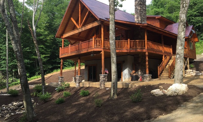 Burks Fork Cabin | Pet-Friendly Creekside Cabin in Scenic Willis, VA