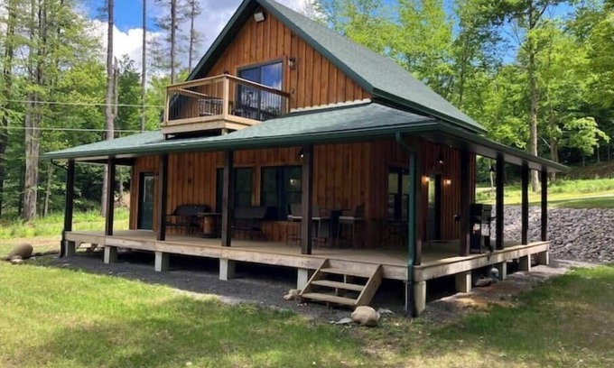 Remsen Cabin | Lake Access Cabin: Family-Friendly Stay with Breakfast