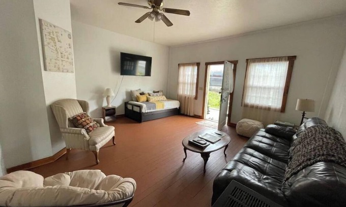 Rohnerville House | Cozy Creekside Cabin with Pet-Friendly Amenities