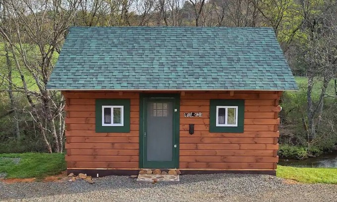 Fancy Gap Cabin | Pet-Friendly Creekside Cabins in Fancy Gap - Top Rated Stay