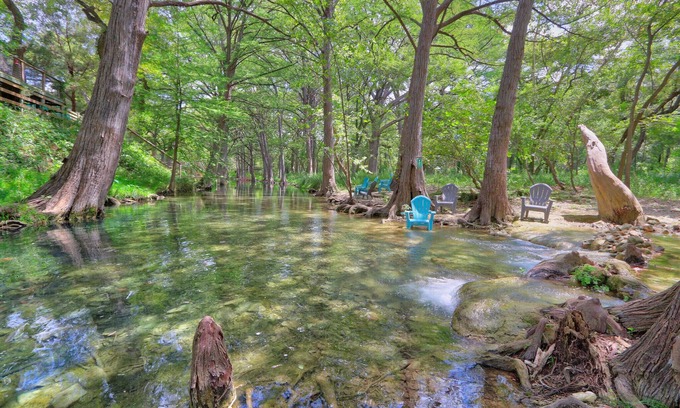 Wimberley Cottage | Relaxing Creekside Cabins - The Texan with Spa & Kitchen