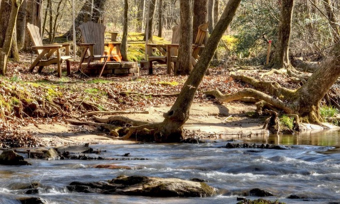 Ellijay Cabin | Inviting Creek Cabin with Kitchen, Firepit & Breakfast