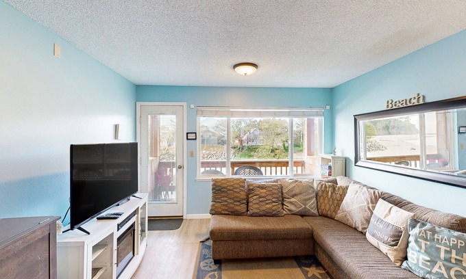Neskowin Condo | Scenic Creekside Condo with Beach Access & Ocean Views