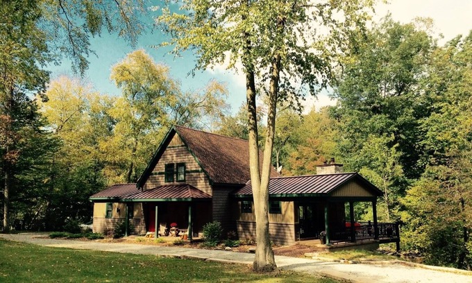 Drumore House | Experience Creekside Cottage: A Relaxing Getaway Awaits!