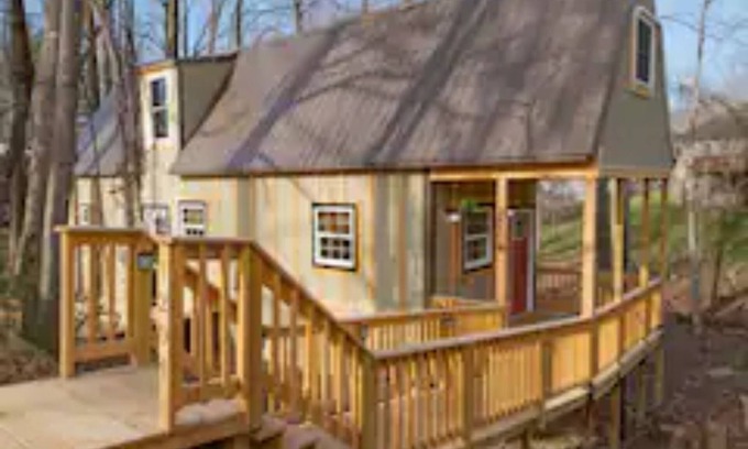 Vista Acres Cottage | Guest Rated 10/10: Creekside Cottage with Family Amenities